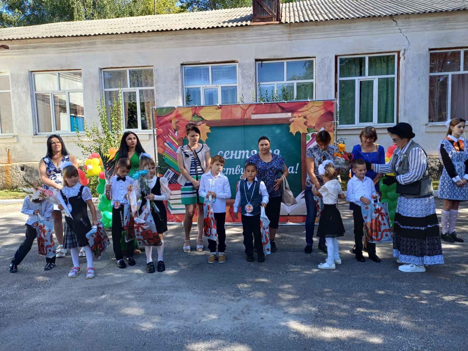 Прозвенел первый звонок в новом учебном году в Бычковской СОШ.